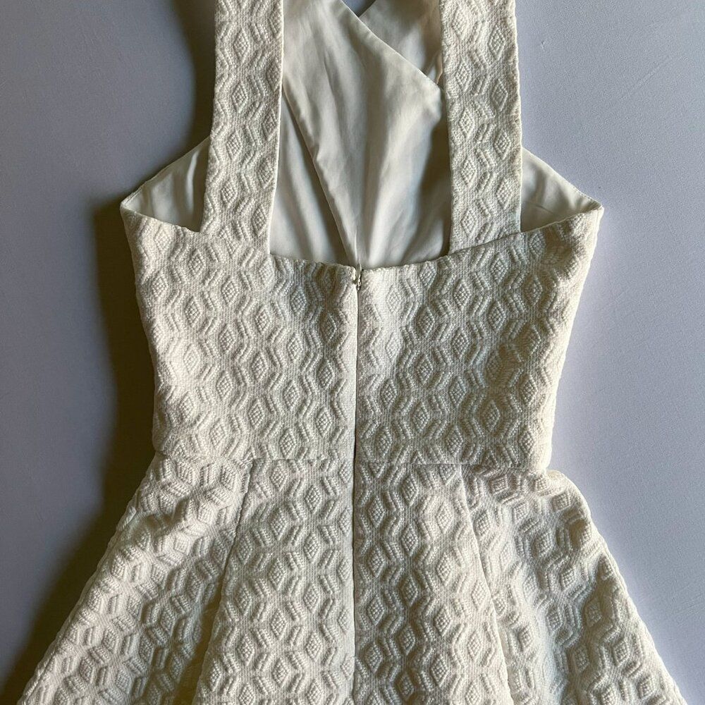 Hunter Bell Crisscross Woven Jacquard Dress in White Size 2 Bridal Bachelorette - Picture 7 of 8